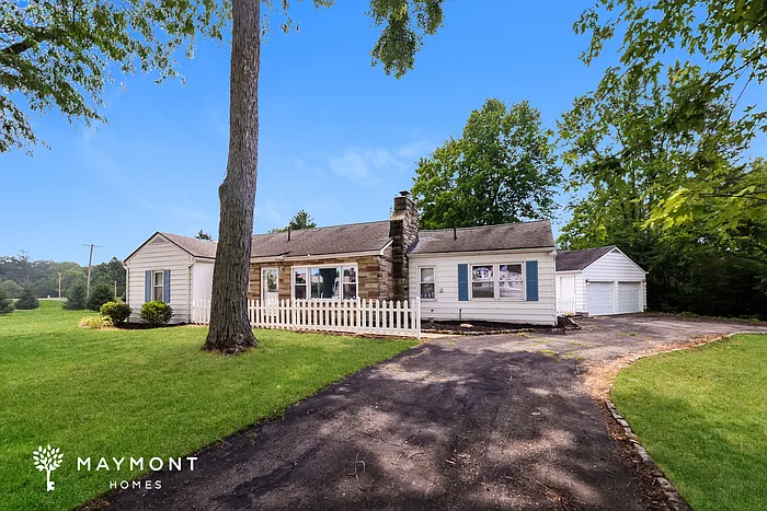 1176 Highview Dr — Photo 3