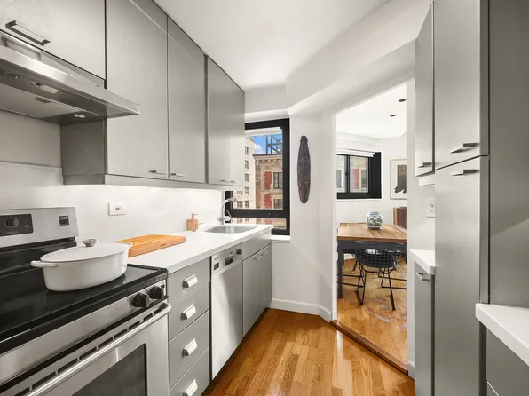 25 East 83rd Street 9B image 3 of 7