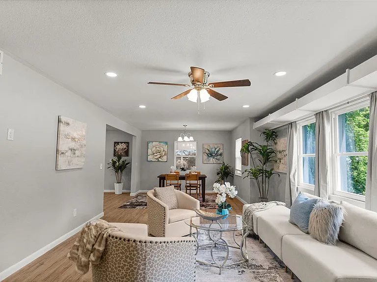 2300 W Holly St — Photo 8