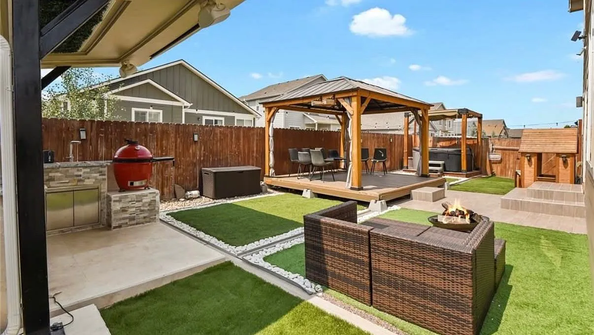 6832 Galpin Dr — Photo 1