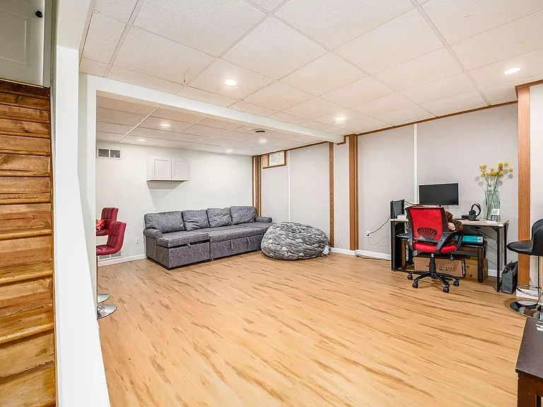 8911 Garrett St — Photo 38
