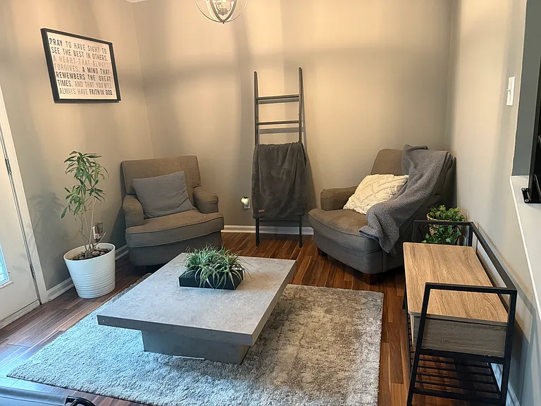 4557 Connaught Dr E — Photo 19