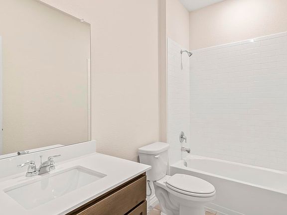 3rd image of 5033 Shumard Dr