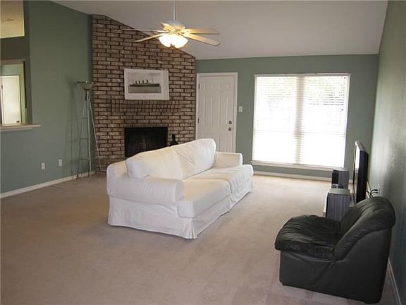 3rd image of 1538 Mayflower Dr