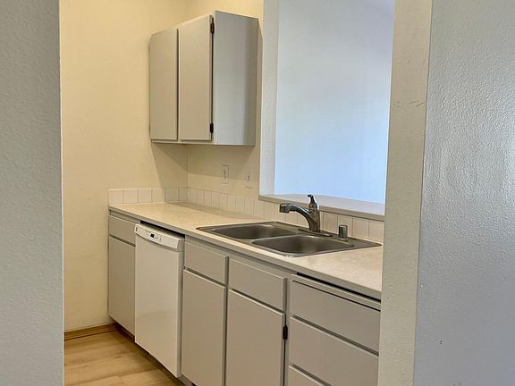 4th image of 4933 88th St NE #B