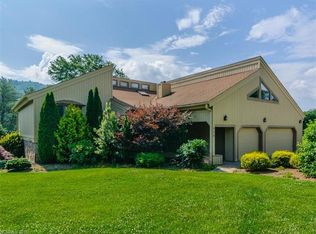 226 Newport Rd, Hendersonville, NC 28739