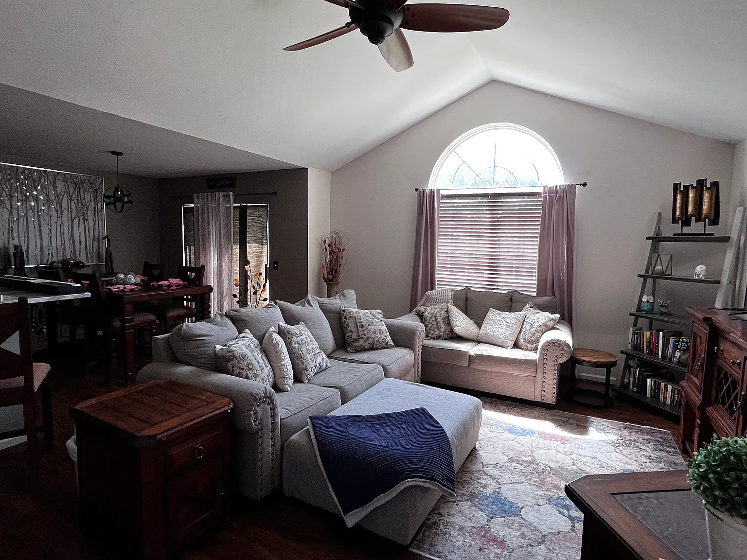 2 bed, 1400 sqft, $1,900 — Photo 4