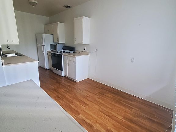 3rd image of 1725 1/2 Diamond St