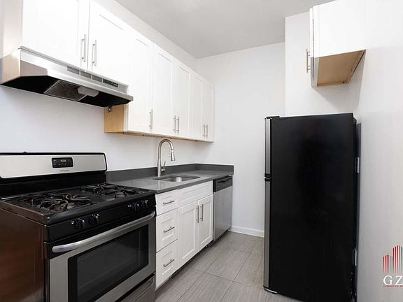 3rd image of 110 Convent Ave #31