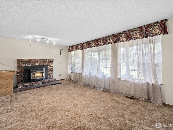 3rd image of 15220 118th Avenue Ct E