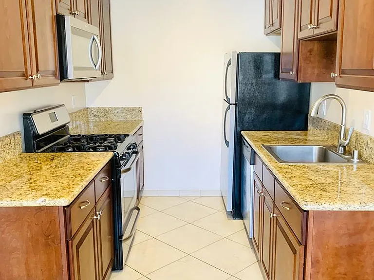 1BD/1BA Mission Hills Apartment w/ 1-Car Garage! Only $2,095/mo~ — Photo 1