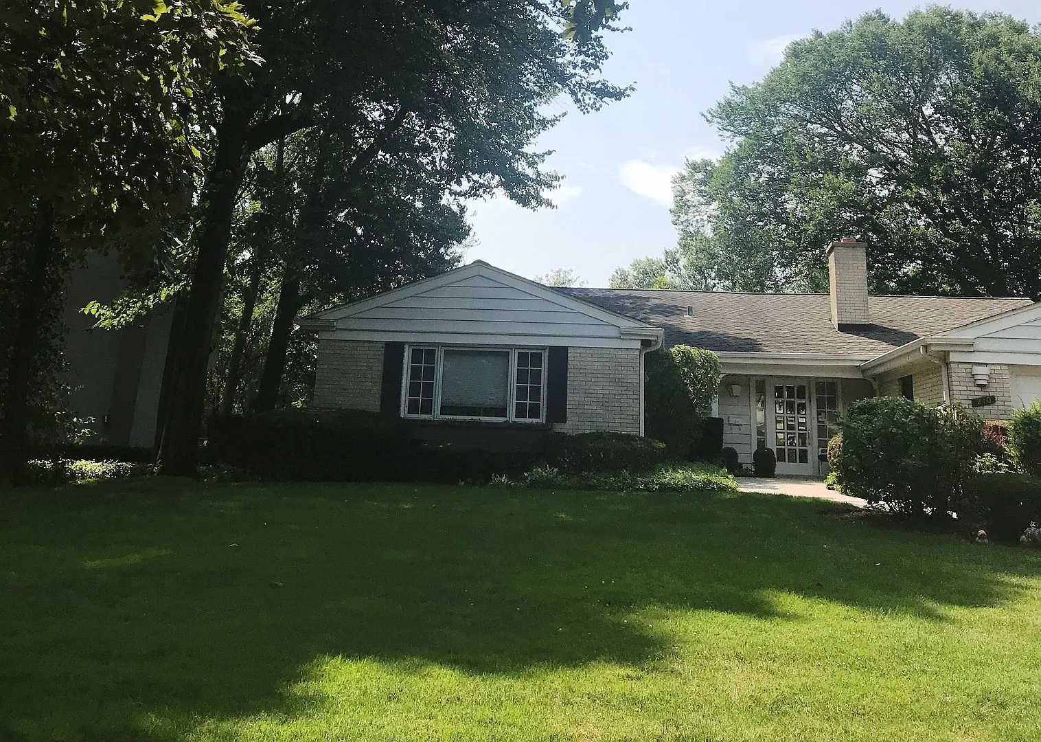 210 Hastings Ave photo 1