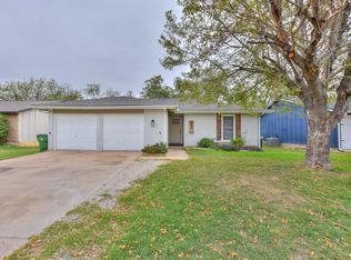 900 Cactus Dr, Round Rock, TX 78681