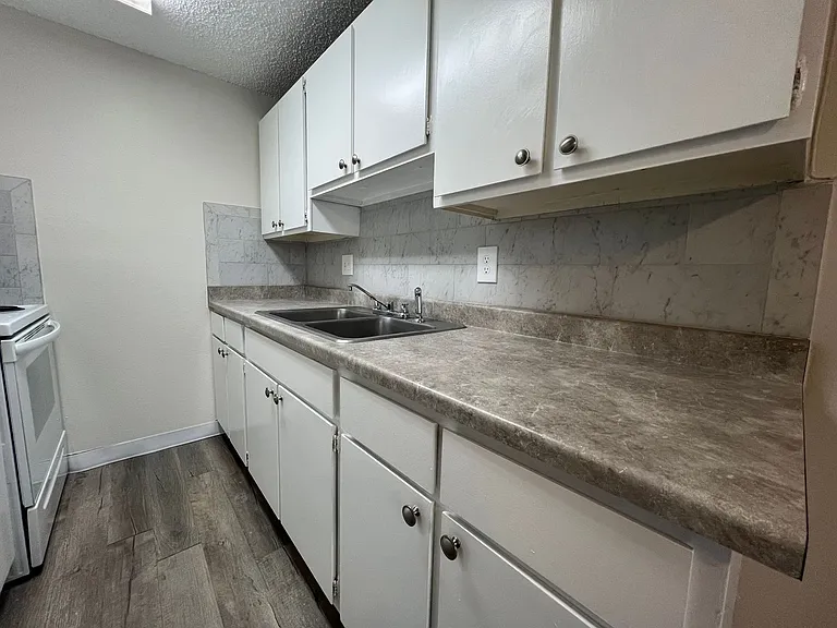 10th Street Square Apartments — Photo 12