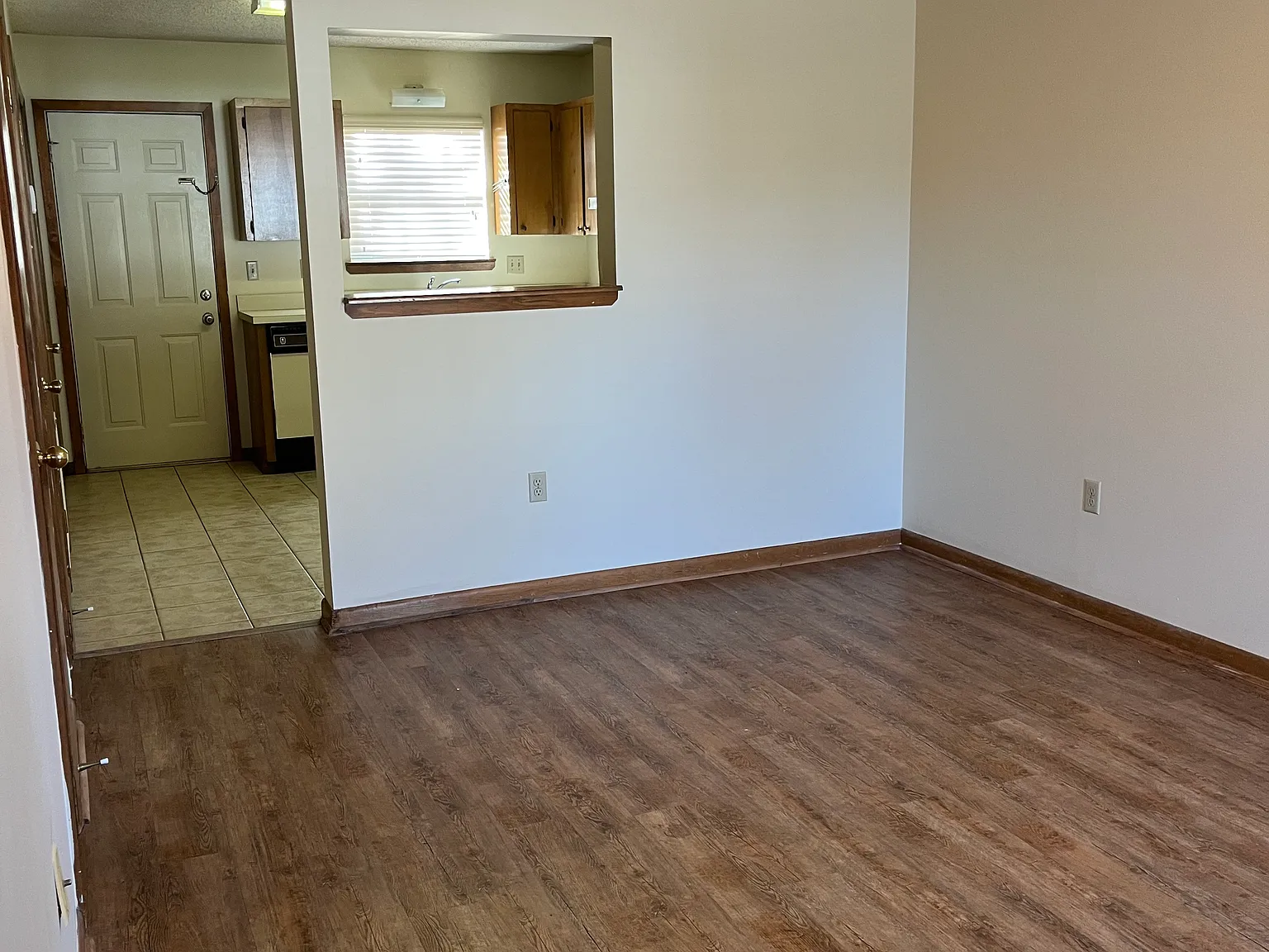 2 bed, 1.5 bath, 840 sqft, $795 — Photo 2