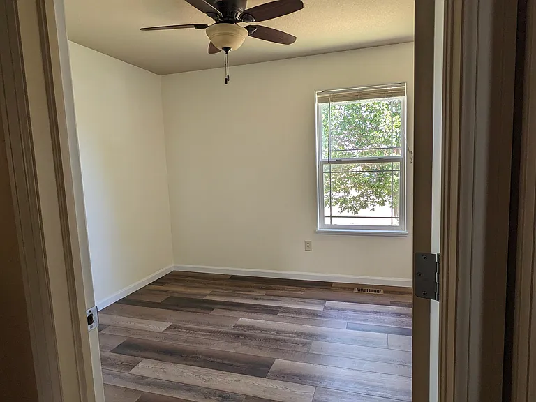 10x10 bedroom/office