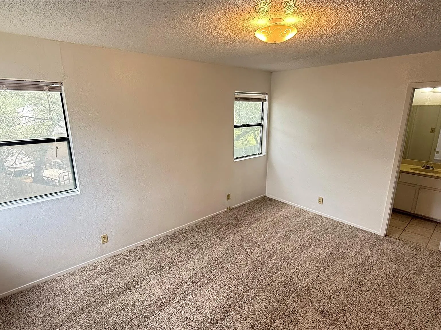 3 bed, 2.5 bath, 1196 sqft, $1,550 — Photo 3
