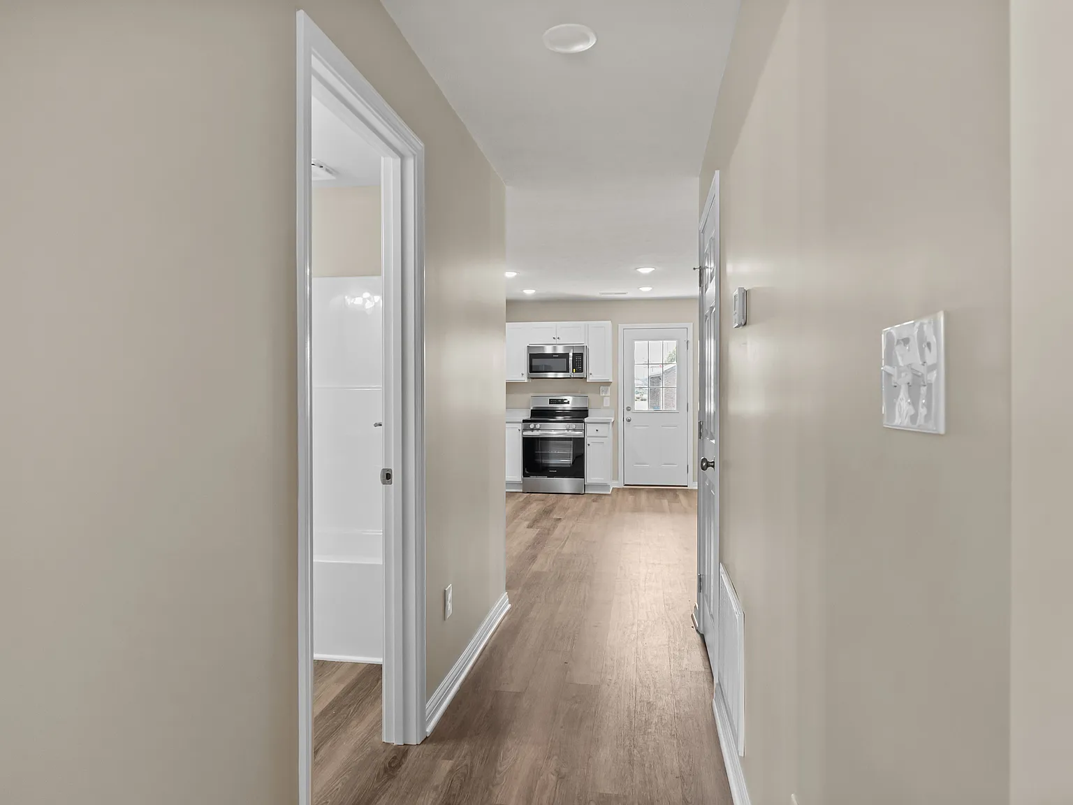 2 bed, 991 sqft, $1,350 — Photo 3