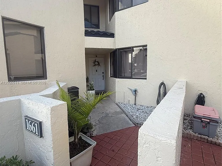 1661 NW 81st Way #1661 — Photo 3