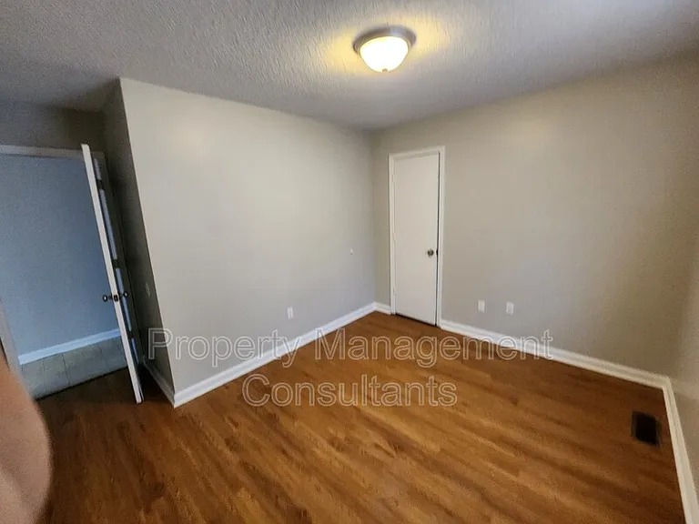 403 Austin Ave #B — Photo 4