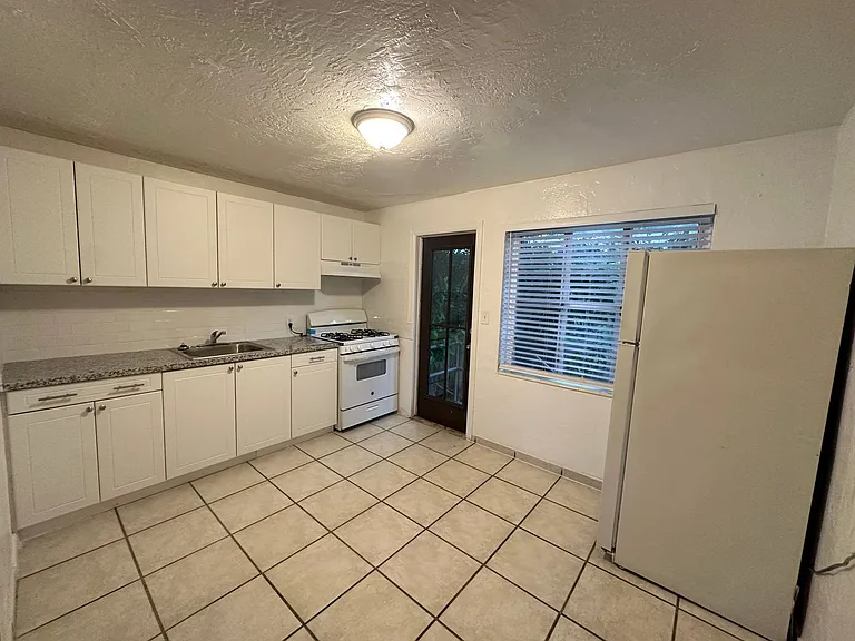 1735 Wiley St — Photo 8