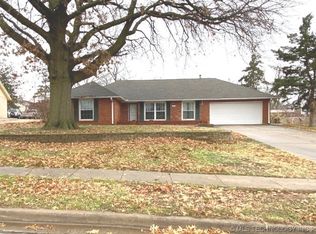 2416 Woodthrush Rd, Ponca City, OK 74604