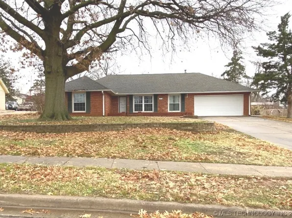 2416 Woodthrush Rd, Ponca City, OK 74604