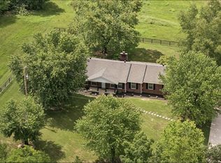 920 Clearview Rd, Cottontown, TN 37048