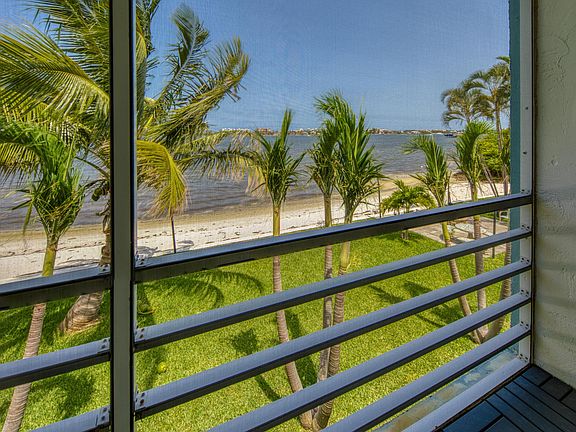 4th image of 1428 S Lakeside Drive #31