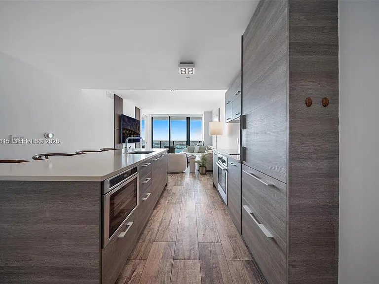 650 NE 32nd St #4805 — Photo 9