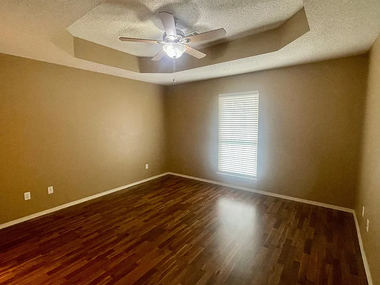 1702 Eastgate Cir — Photo 14