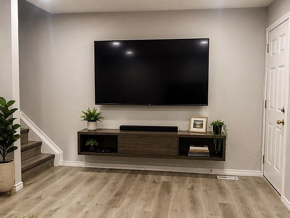 4th image of 21 Roberts Cres