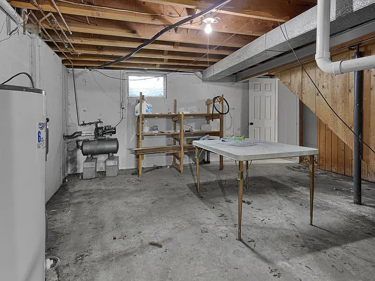 535 Wallace St — Photo 16