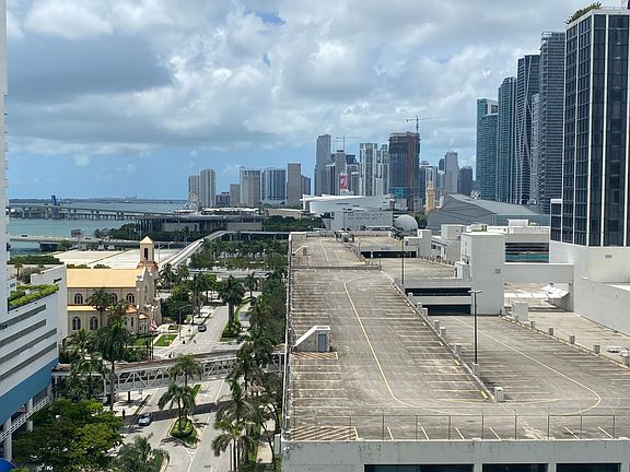 4th image of 1750 N Bayshore Dr APT 1512