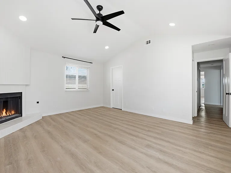 3718 Nile St — Photo 12