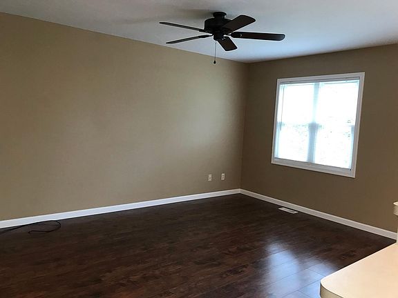 2nd image of 487 Sparrow Way #C