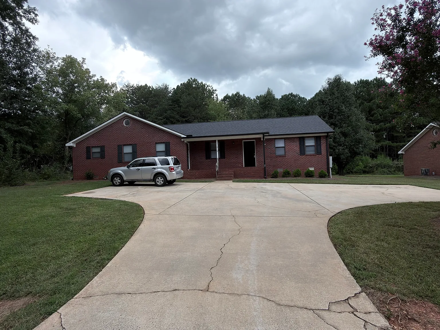 2 bed, 1100 sqft, $1,600 — Photo 2