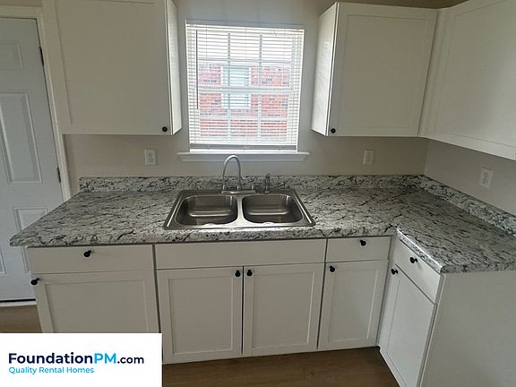 4th image of 388 Bonnell Ave