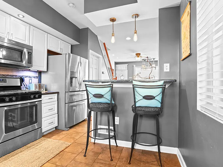 3346 Livingston St — Photo 10