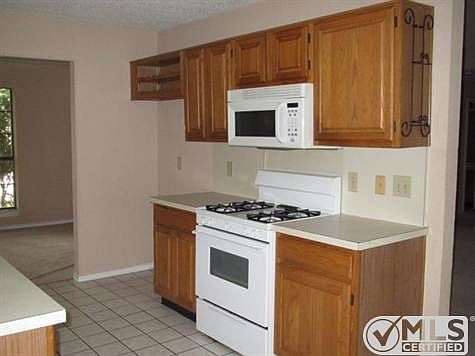 2nd image of 613 Aldenwood St