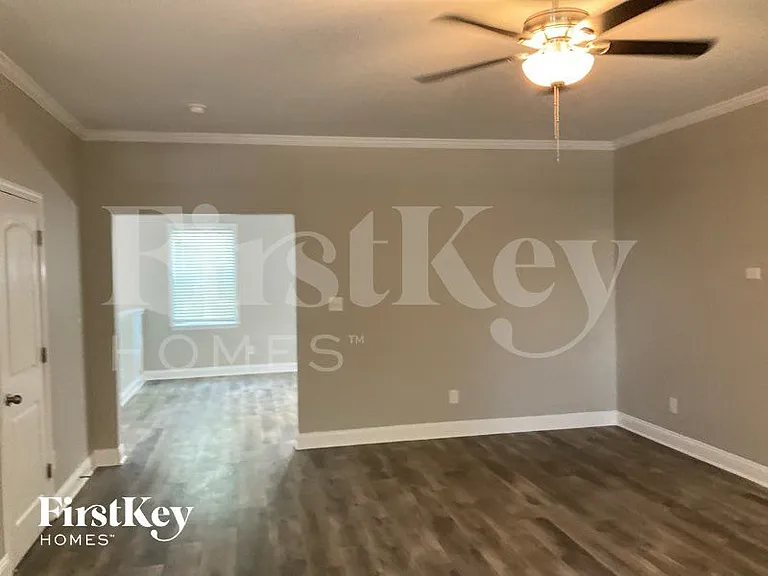 5602 Falkland Dr — Photo 2