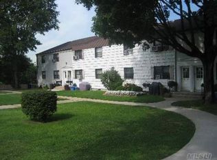 13635 Jewel Ave, Kew Gardens Hills, NY 11367