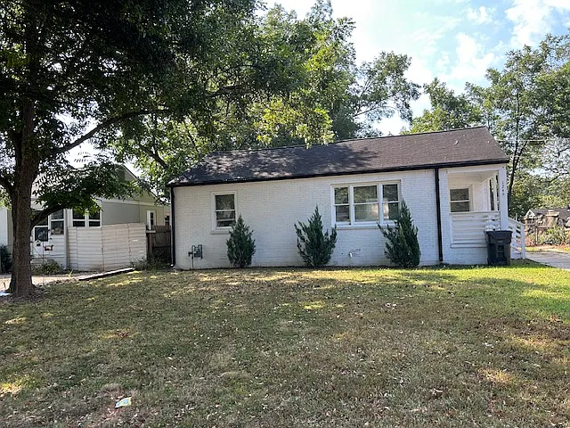 3 bed, 1095 sqft, $2,000 — Photo 2