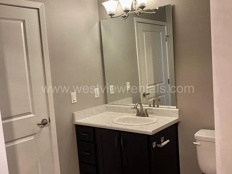 203 E Laurel St — Photo 68