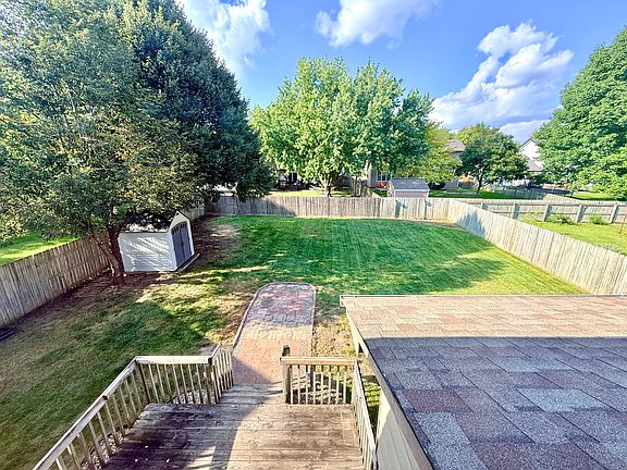 5th image of 15249 Hawthorn Ct