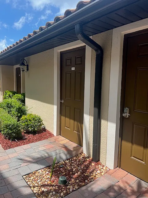 3 bed, 1352 sqft, $7,000 — Photo 2