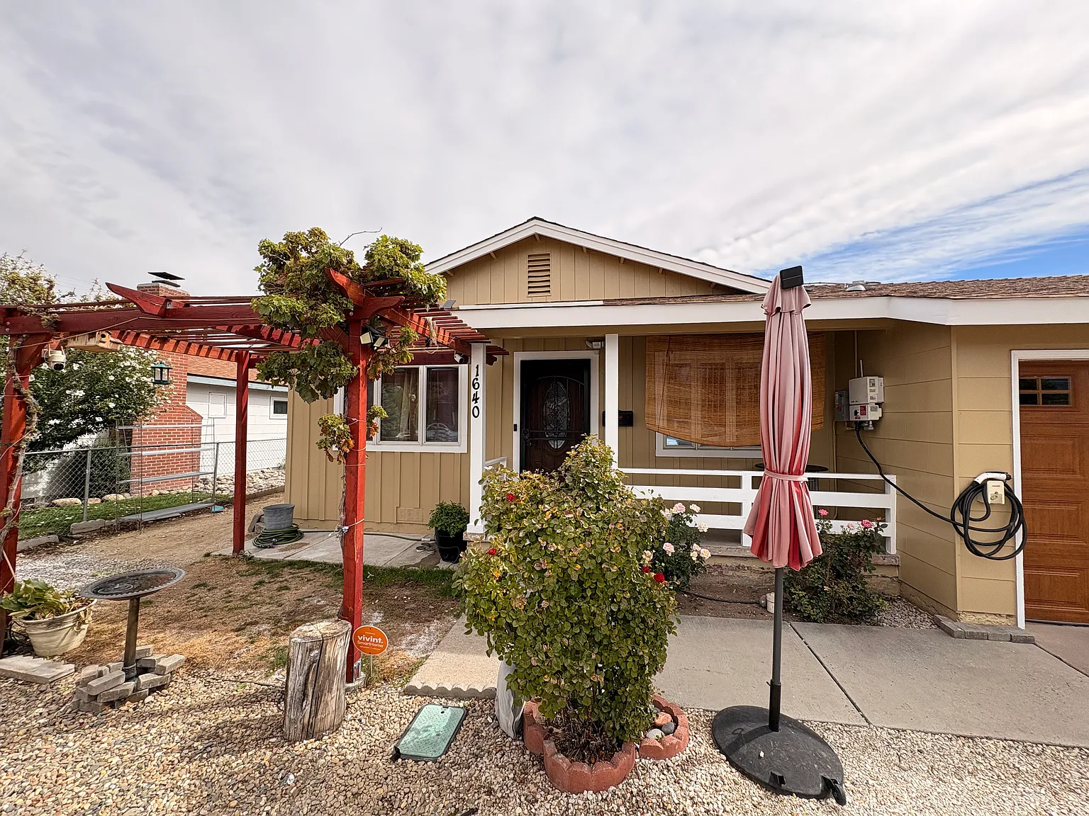 4 bed, 1125 sqft, $3,600 — Photo 2