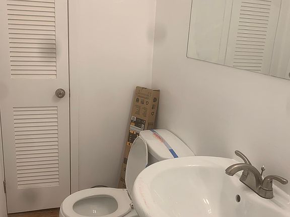 1st floor half bathroom