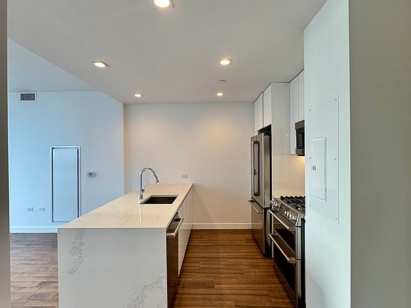 5th image of 515 W 36th St #B33