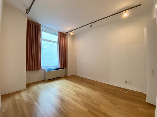 Rented by Chase Global Realty Corp | media 20